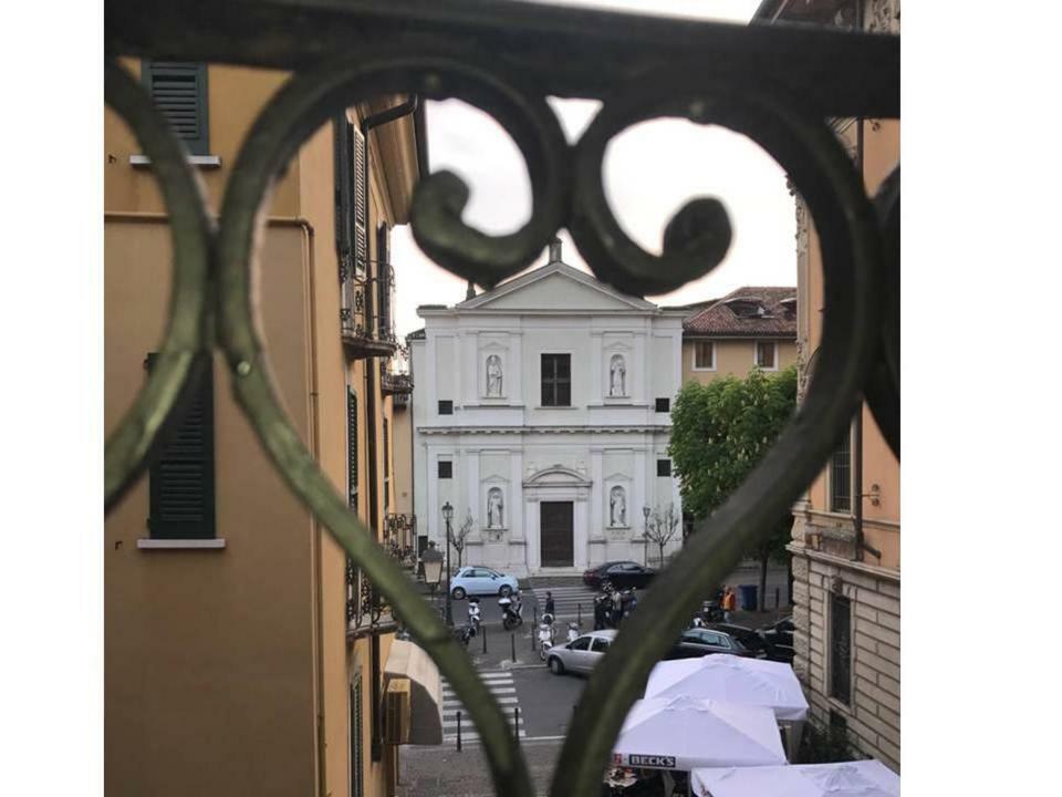 Palazzo Teatro Vecchio-Holiday Suites Сало Экстерьер фото